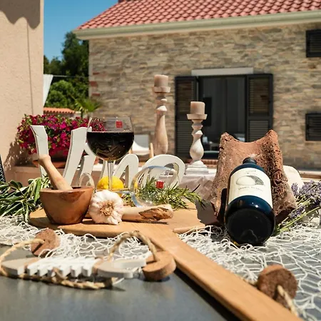 Vi La Mare With Heated Pool * Zara