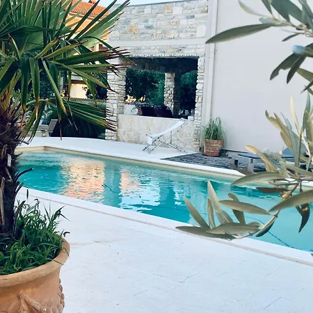 Vi La Mare With Heated Pool Zara