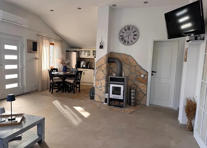 Vi La Mare - Mediterranes Apartment-feeling Mit Poolgenuss Задар
