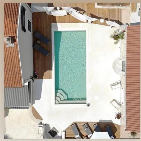 Vi La Mare With Heated Pool 아파트 자다르