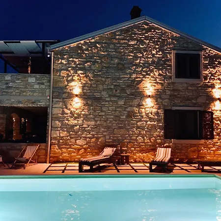 Vi La Mare With Heated Pool 아파트 *