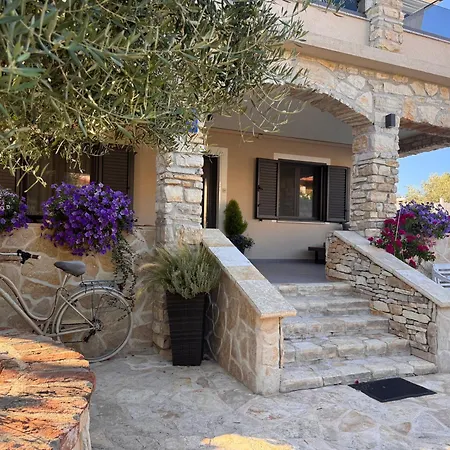 Vi La Mare - Mediterranes Apartment-feeling Mit Poolgenuss Apartment Zadar